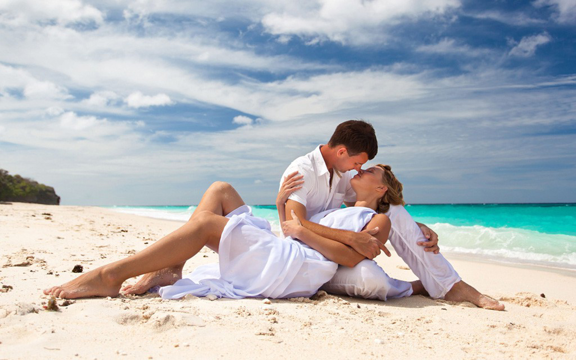 Love romance-kiss-summer-sea-beach-Romantic couple-HD Wallpapers for ...