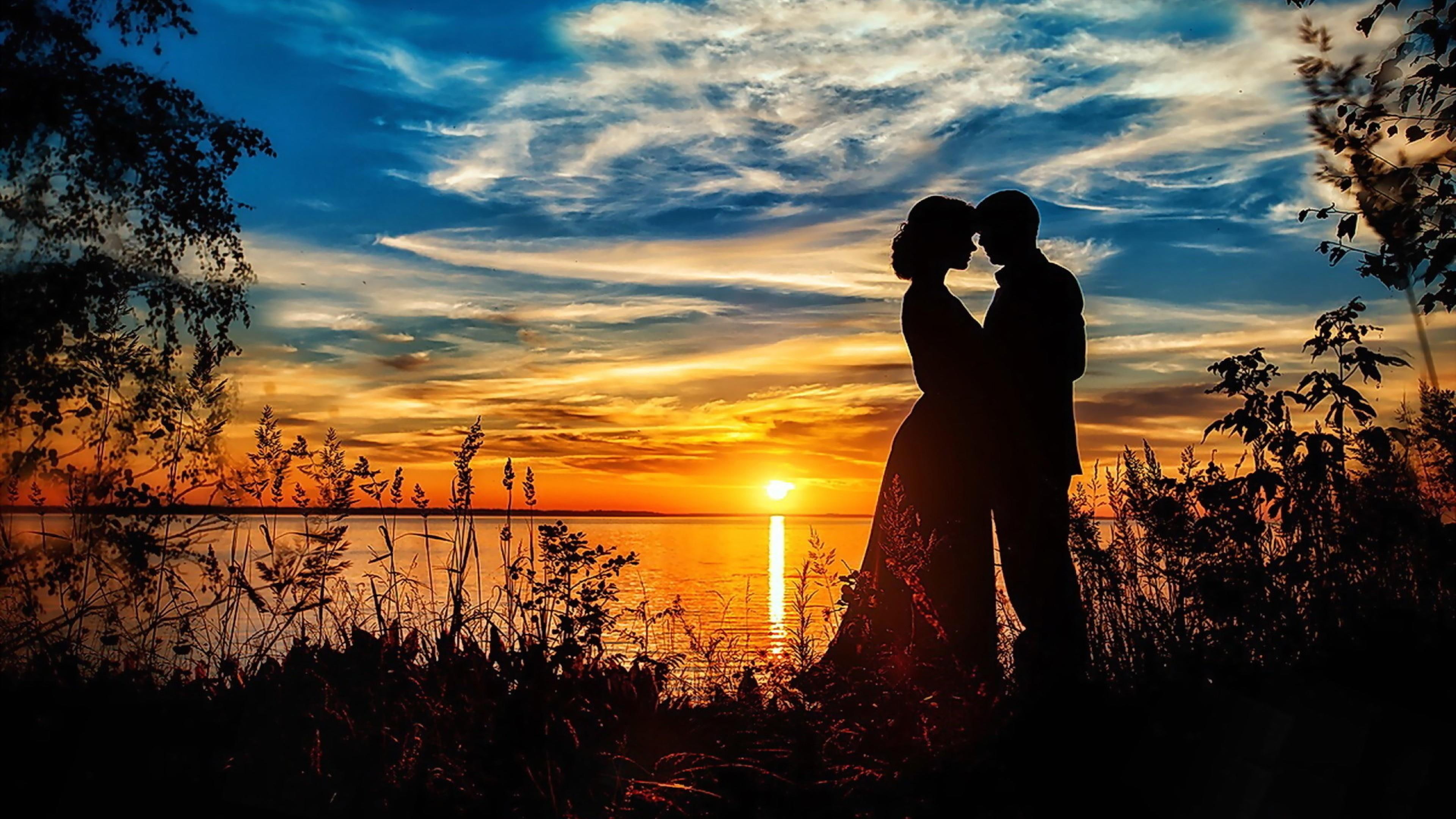 Romantic Love On The Beach Gold Sunset Lake Handsome Couple Loving Wallpaper Hd For Mobile