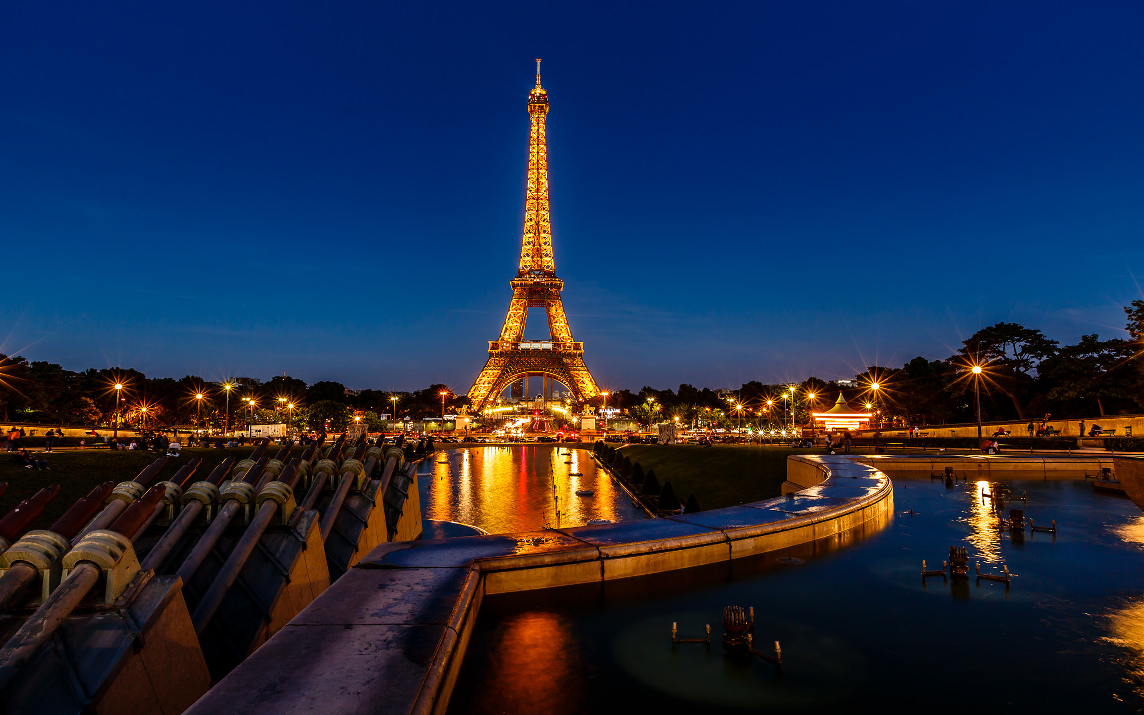 Trocadero Fountains In The Evening And Eiffel Tower Paris France Hd