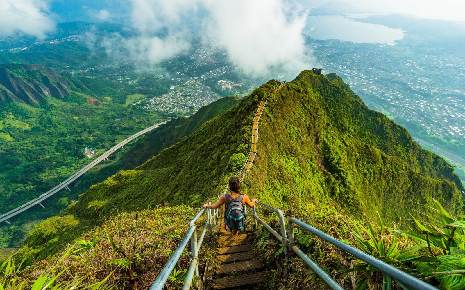 Haiku Stairs Known As The Stairway To Heaven Or Haʻikū Ladder On The ...