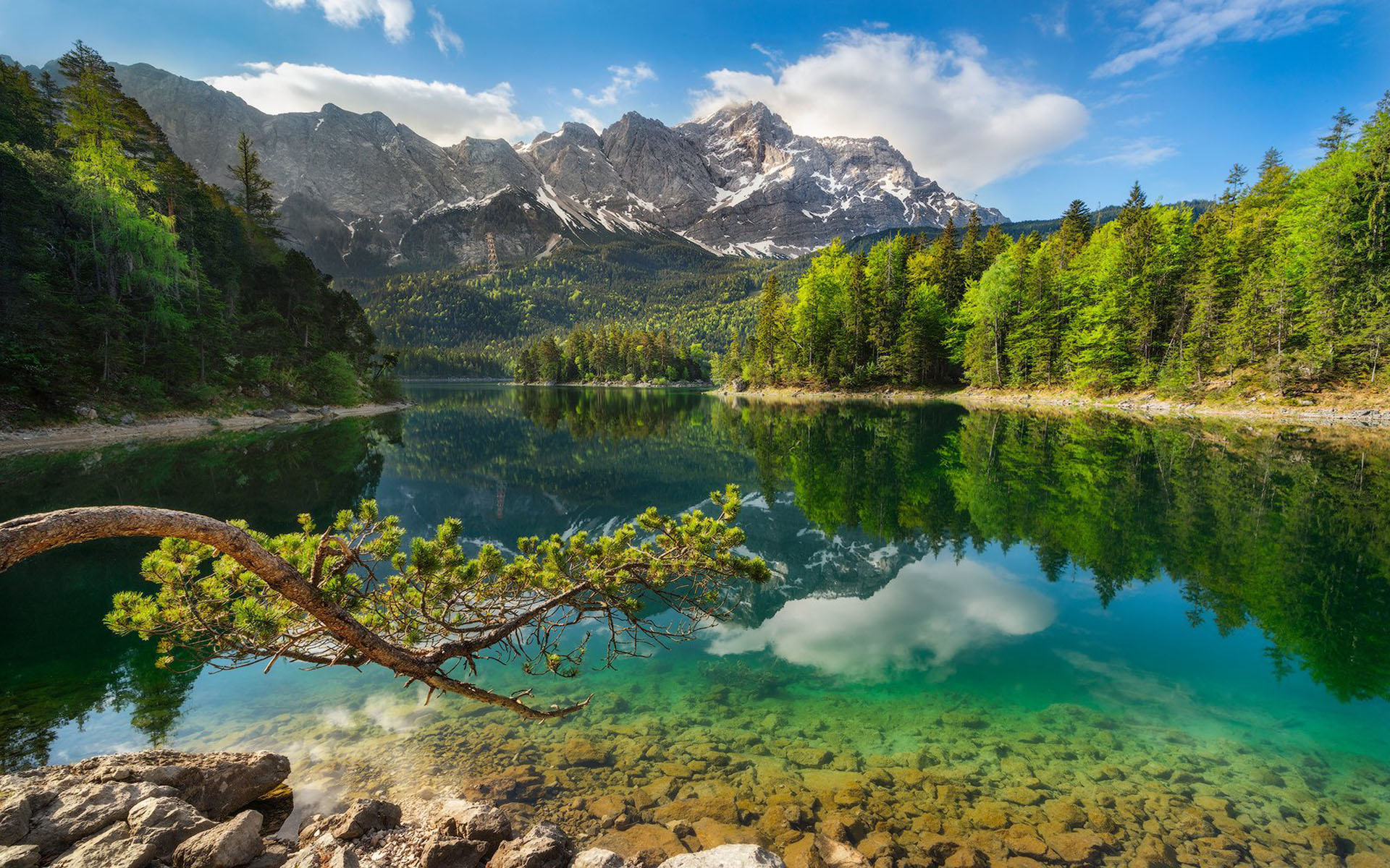 Lake Eibsee In The Bavarian Alps Green Clear Water Sunny Morning ...